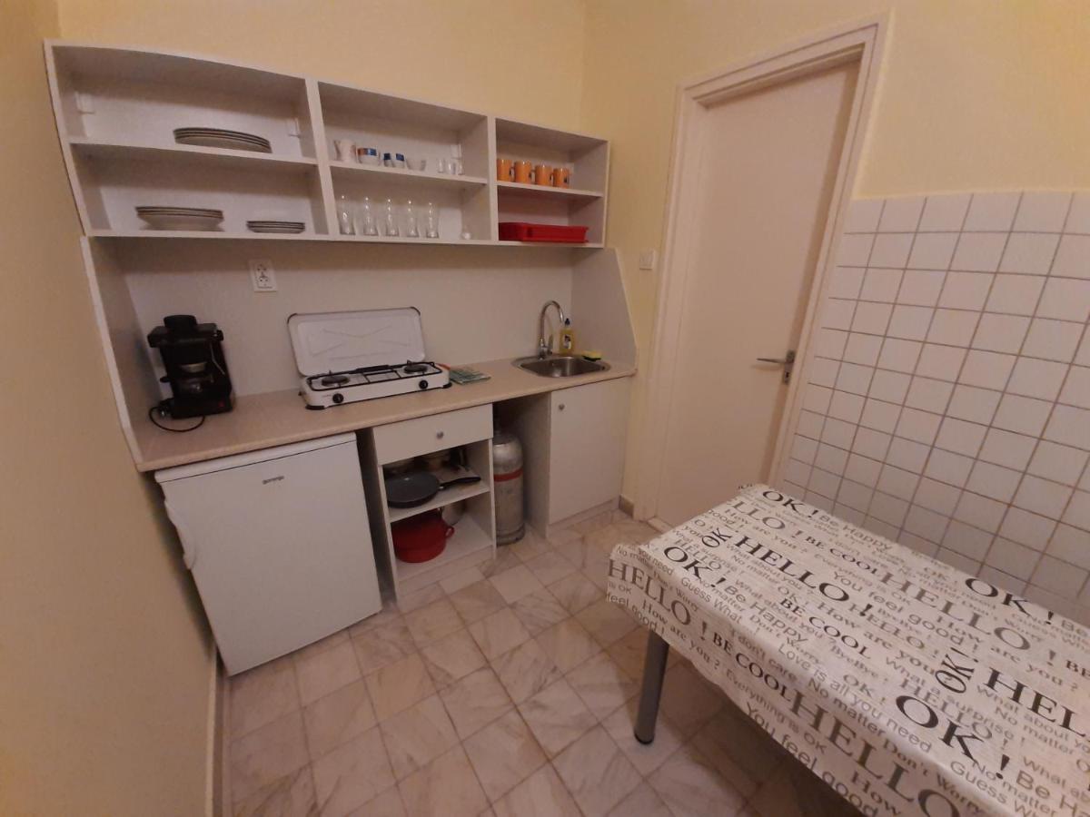 Gyopar Gyoengye Apartmanhaz Orosháza Buitenkant foto