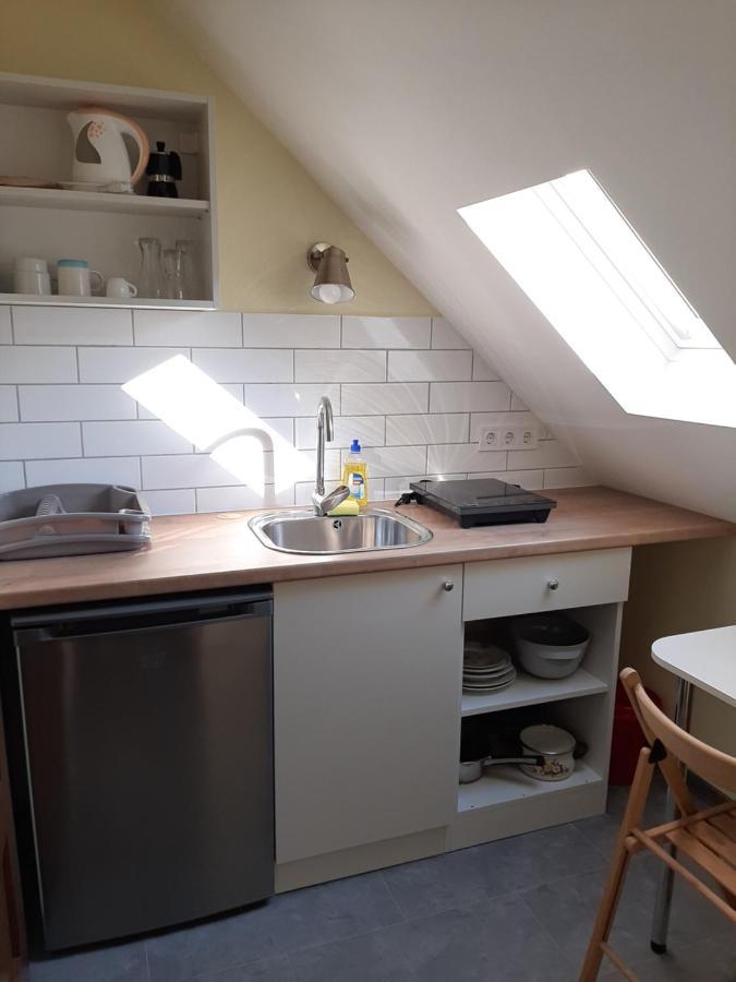 Gyopar Gyoengye Apartmanhaz Orosháza Buitenkant foto