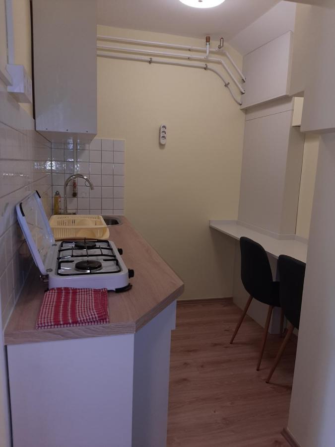 Gyopar Gyoengye Apartmanhaz Orosháza Buitenkant foto