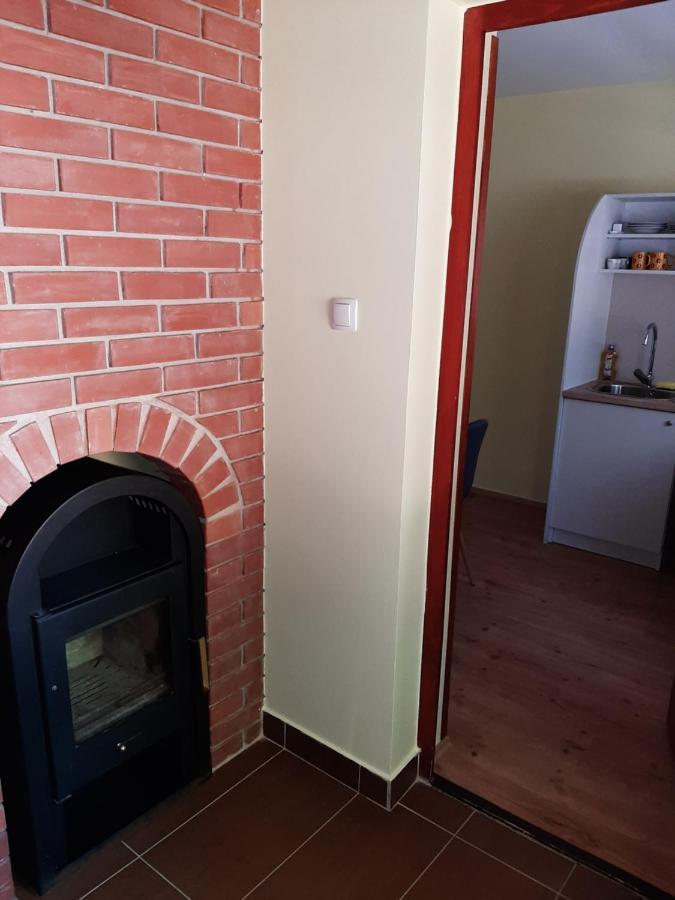 Gyopar Gyoengye Apartmanhaz Orosháza Buitenkant foto