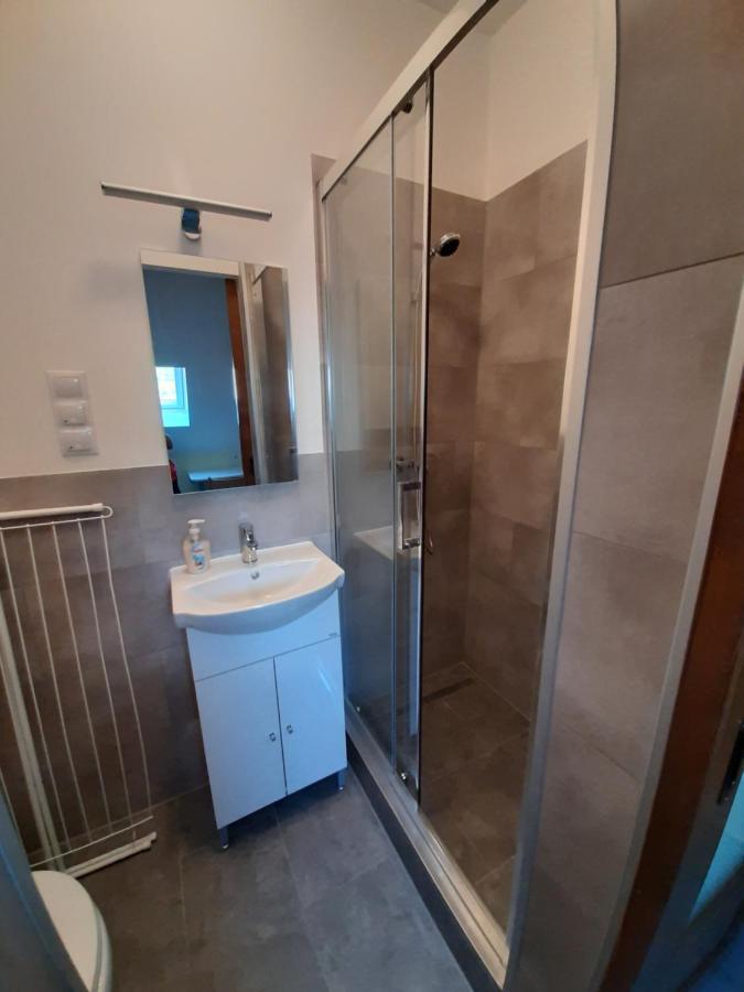Gyopar Gyoengye Apartmanhaz Orosháza Buitenkant foto