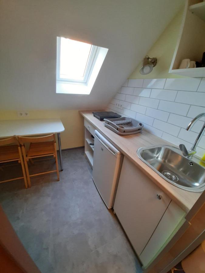 Gyopar Gyoengye Apartmanhaz Orosháza Buitenkant foto